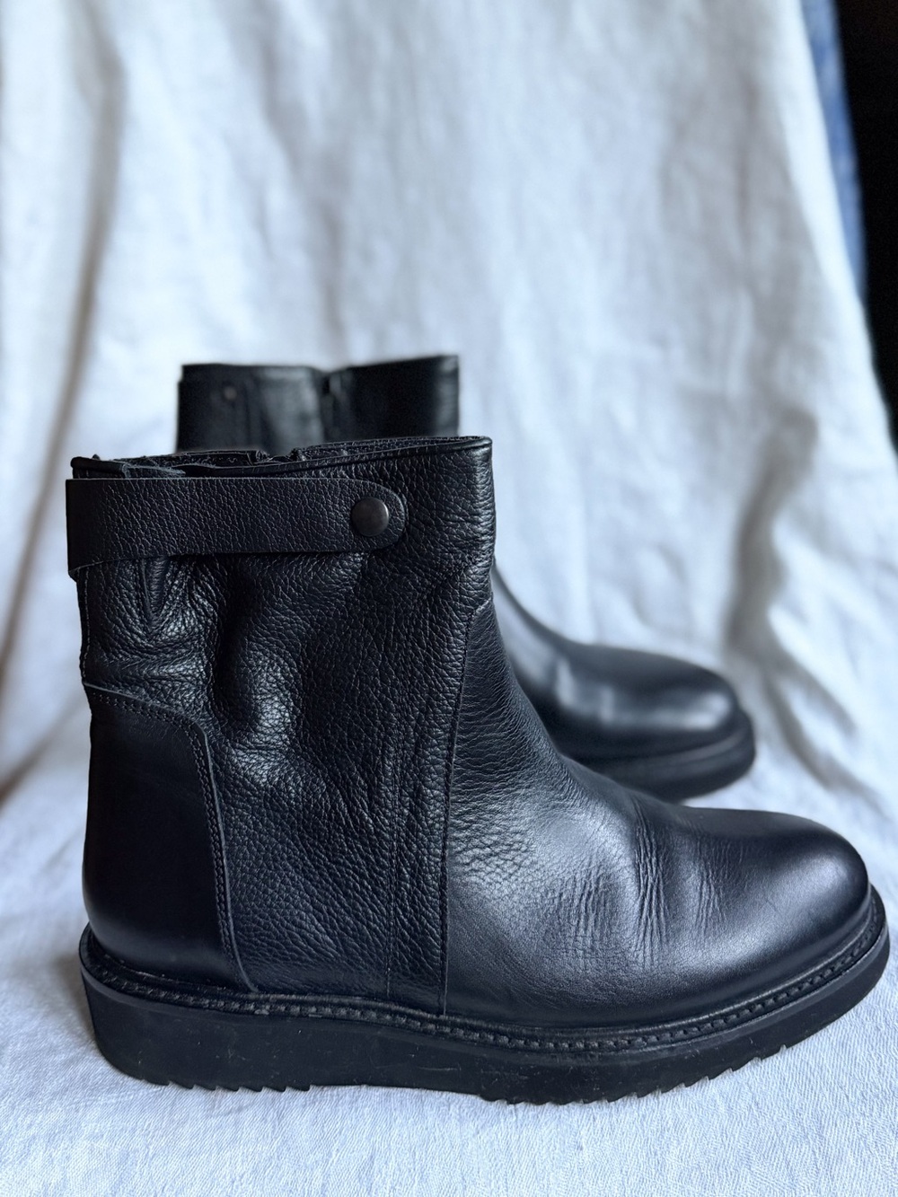 VINCE Reid Extralight Black Leather Moto Ankle Boots Womens 9